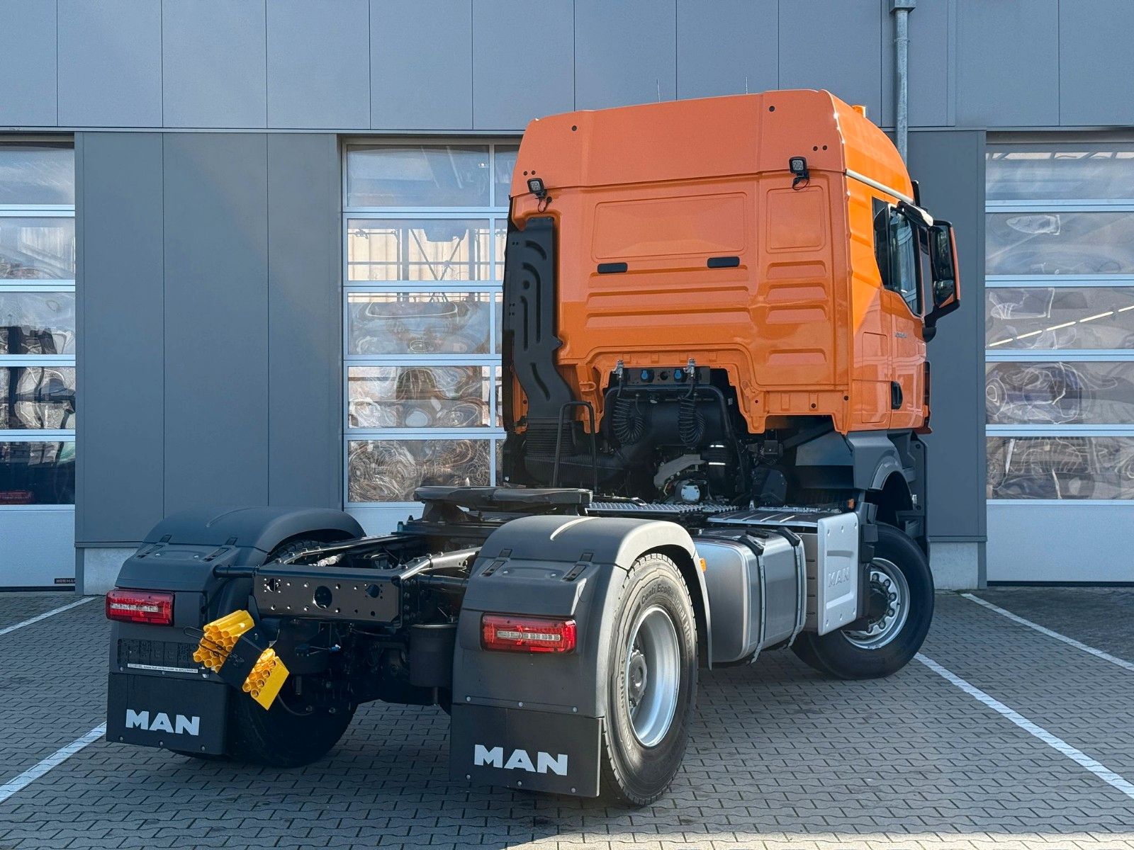 Fahrzeugabbildung MAN TGX 18.520 4x2H BL Kommunal Hydr.  Winterdienst