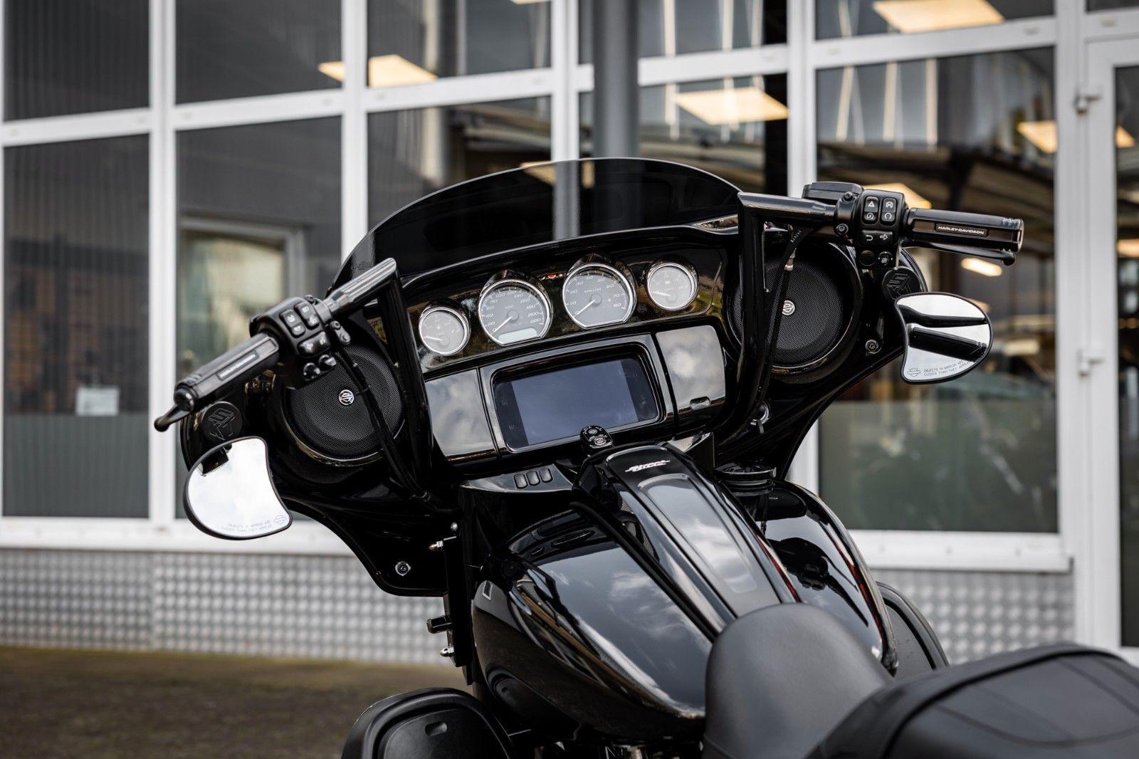 Fahrzeugabbildung Harley-Davidson STREET GLIDE SPECIAL 114 KESSTECH - LAST EDITION