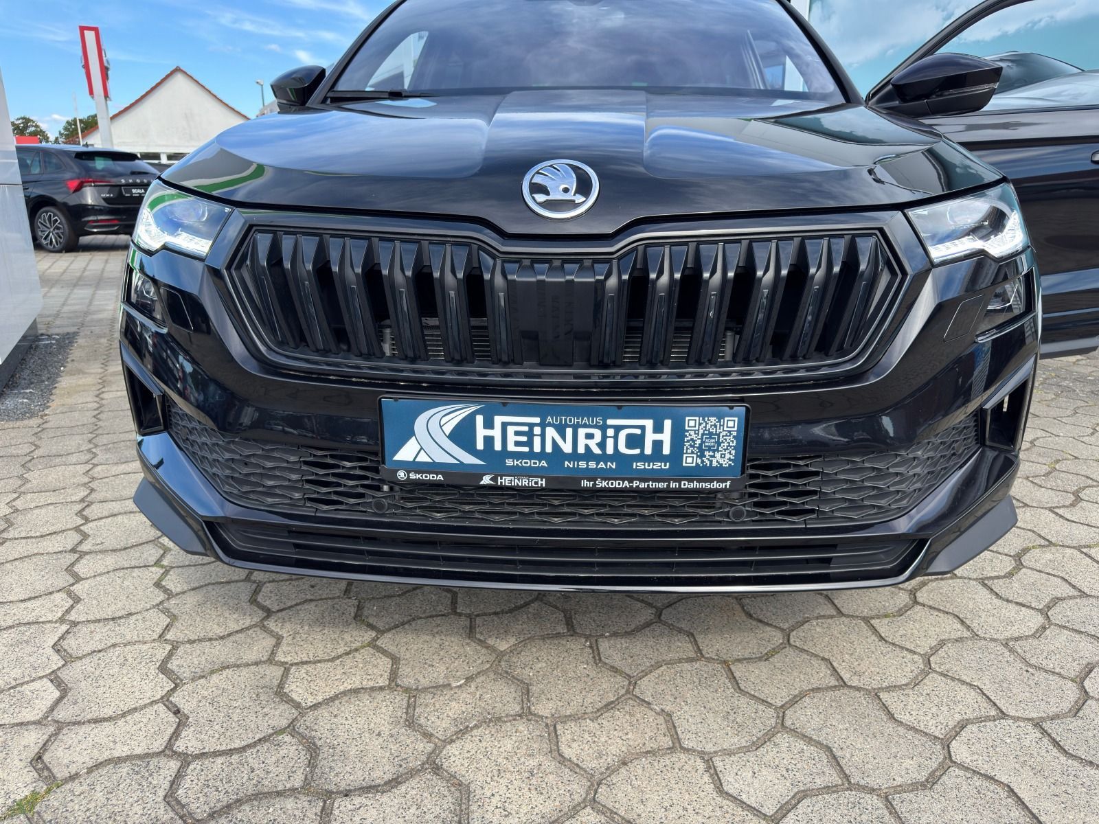 Fahrzeugabbildung SKODA Karoq Sportline 1.5TSI DSG*RFK*SideAss*AHK*eHeck