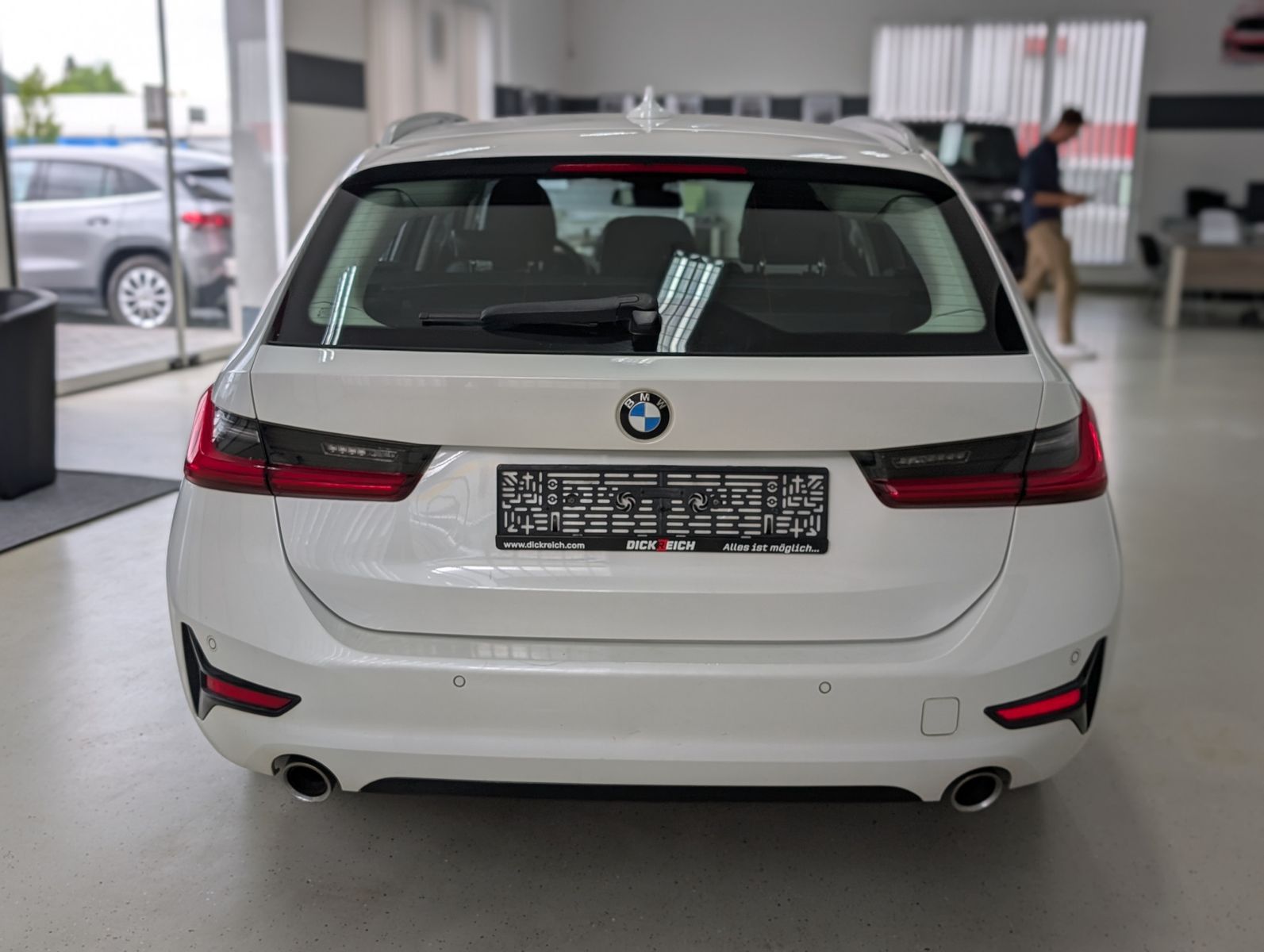 Fahrzeugabbildung BMW 320 d Sport Line LED TEMP SHZ PDC NAVI APP