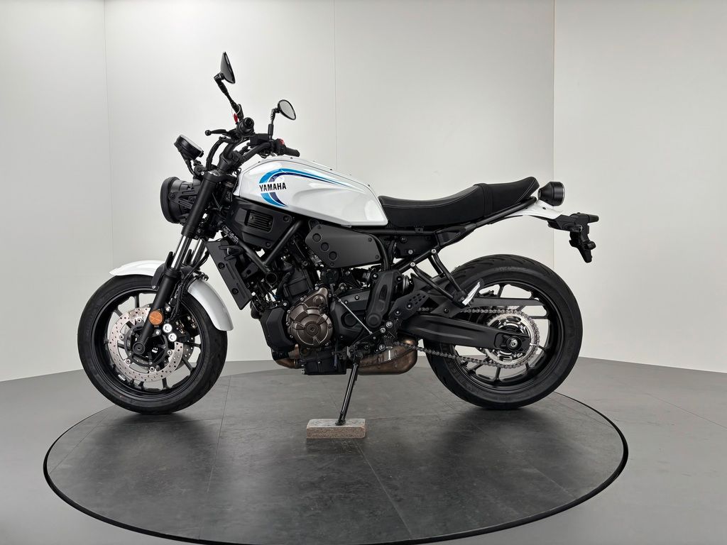 Fahrzeugabbildung Yamaha XSR 700 *SERVICE NEU *1. HAND *SCHECKHEFT