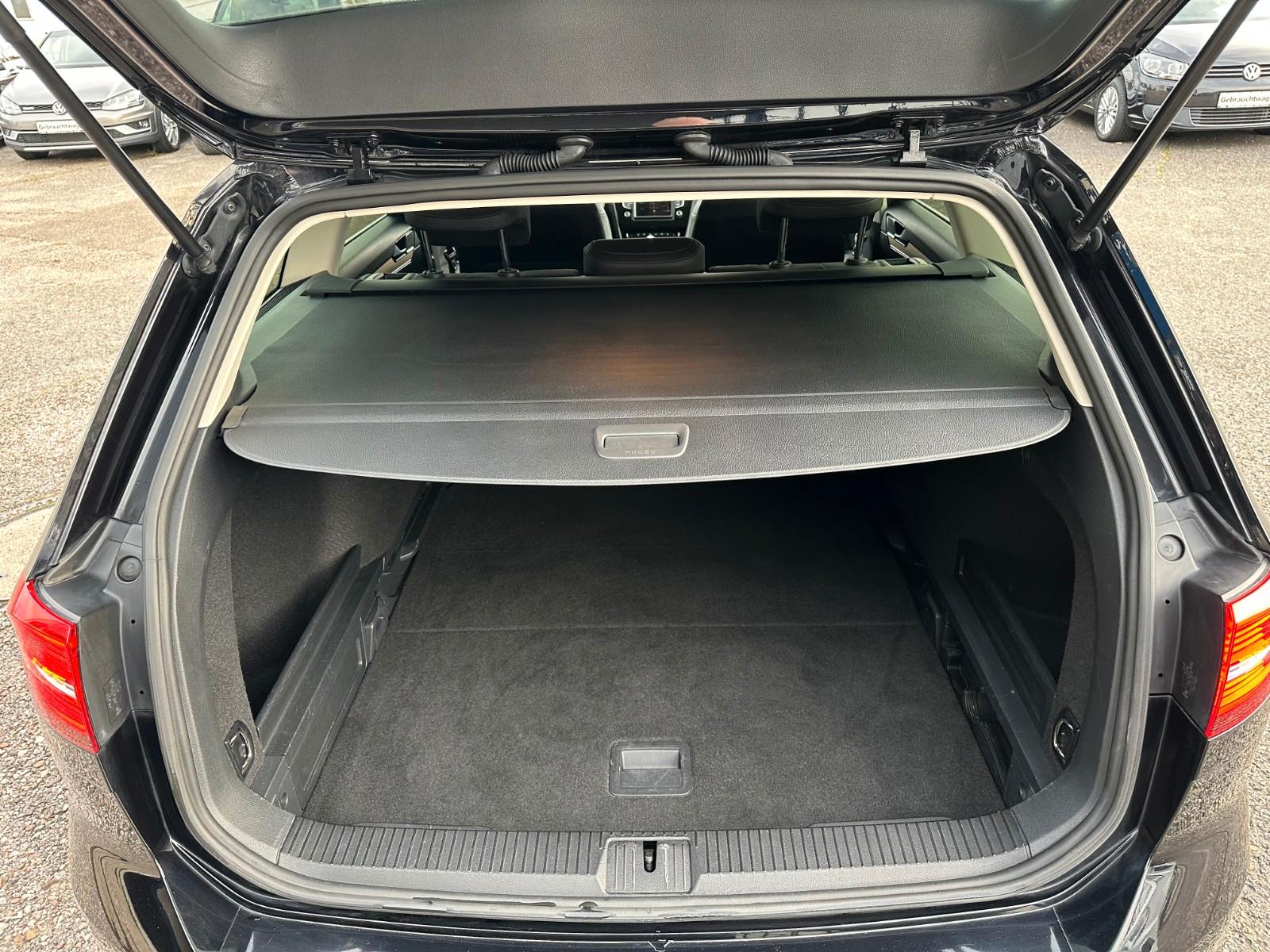 Volkswagen Passat Variant Highline / Massage/Matrix-LED/ACC