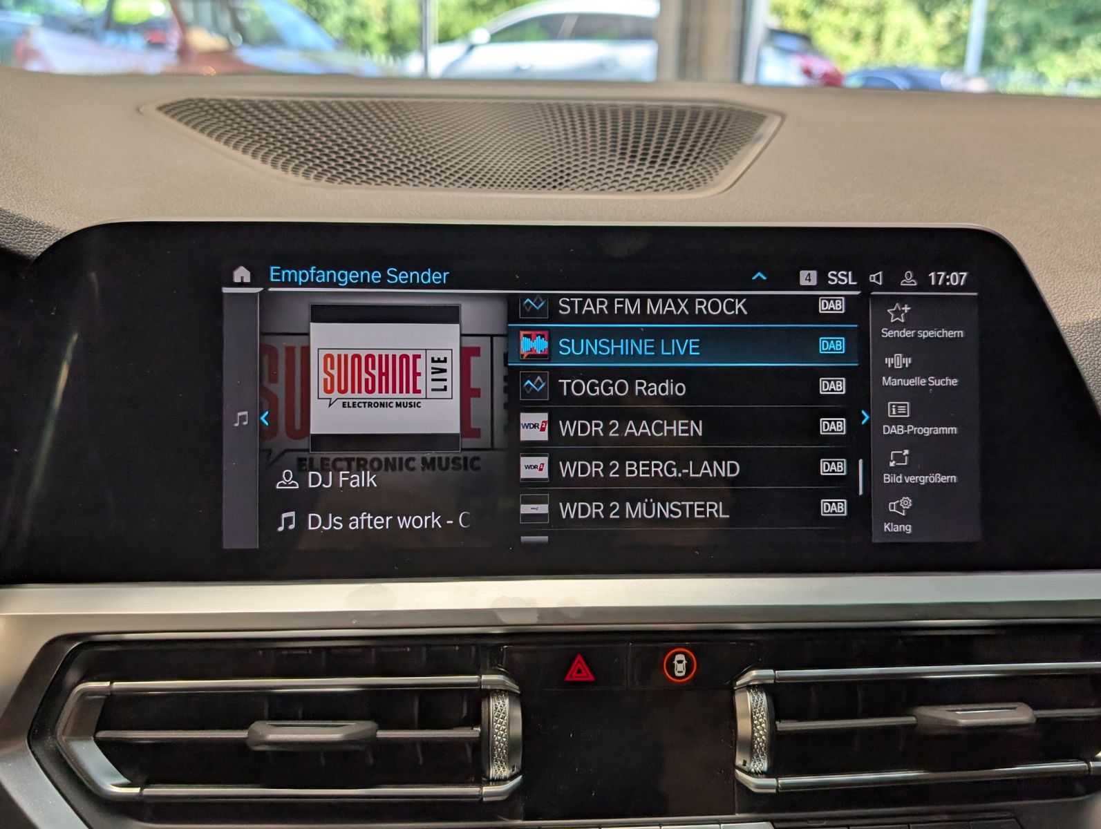 Fahrzeugabbildung BMW 320 e xDrive Sport Line Schadow Pano Laser Navi