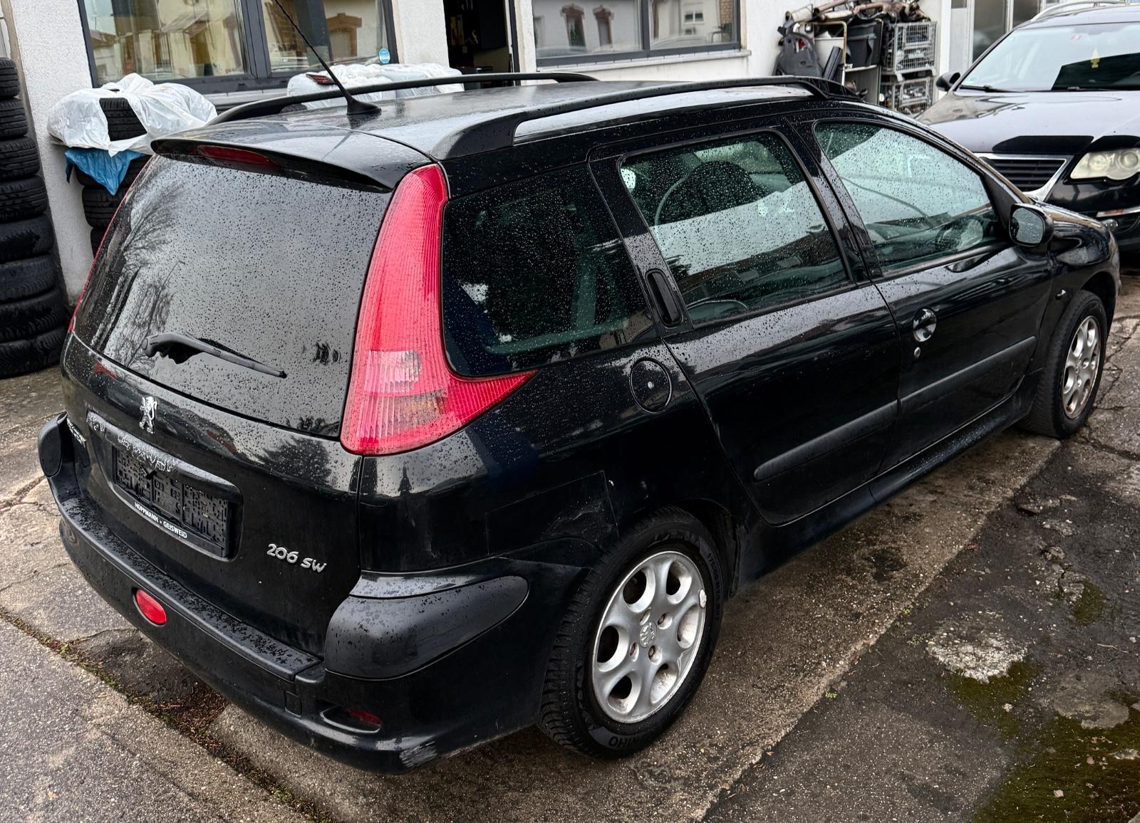 Peugeot  2004 — photo 7