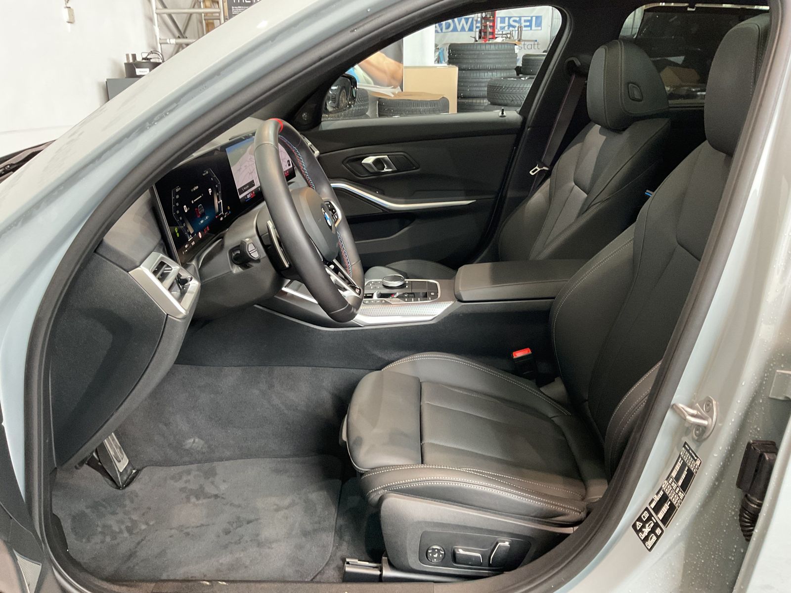 Fahrzeugeinzelansicht 11 Fahrzeugabbildung BMW M340i xDrive M Sportpaket Pro, Panorama-Glasdach