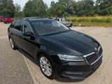 Skoda Superb Combi Ambition 4x4 Panorama /LED/ Navi/ - Skoda: Schiebedach