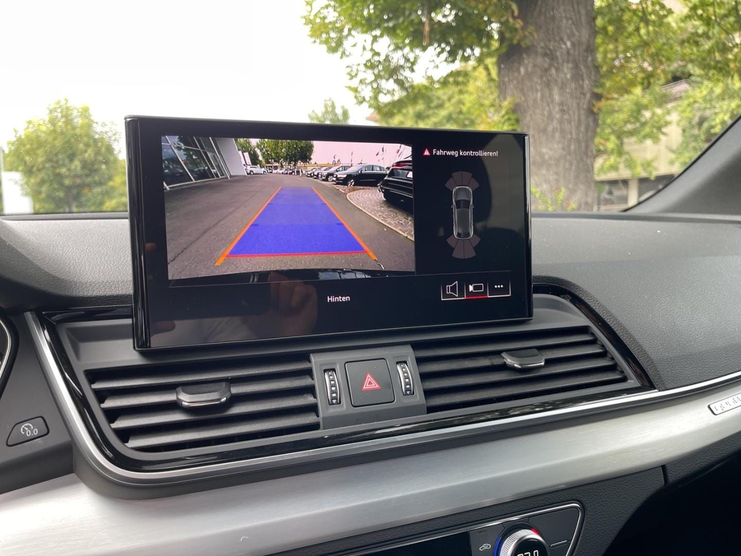 Fahrzeugabbildung Audi Q5 Sportback S line 40 quattro 2x S Line, Parken
