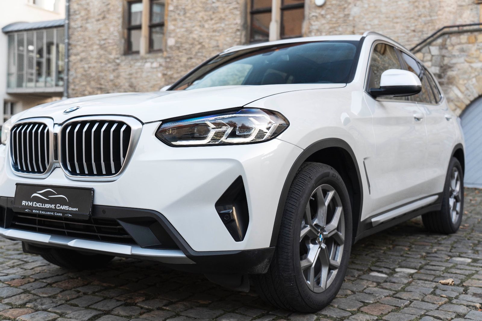 Fahrzeugabbildung BMW X3 xDrive30i HUD LED HIFI KAM NAV PANO SITZH