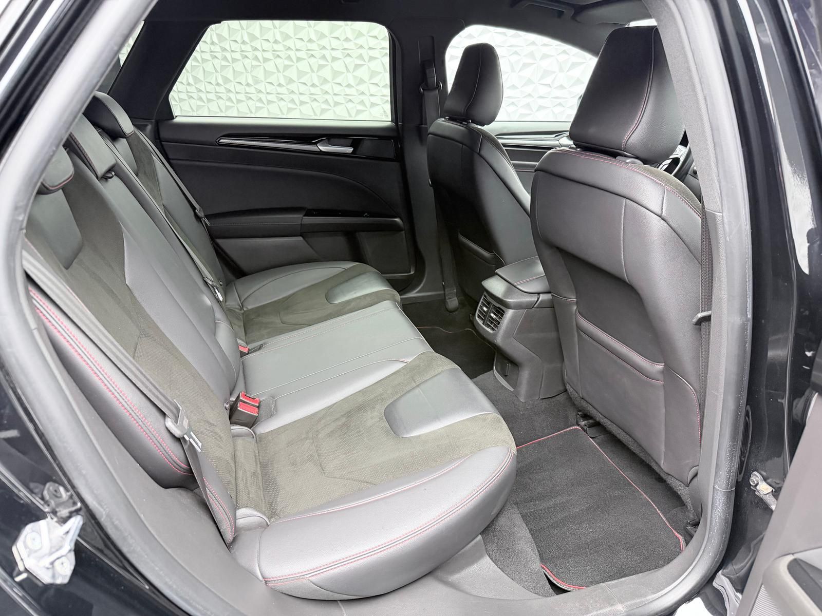 Fahrzeugabbildung Ford 1.5 ECOBOOST ST-LINE/SONY/R-CAM/KEYL/NAV/MEMORY