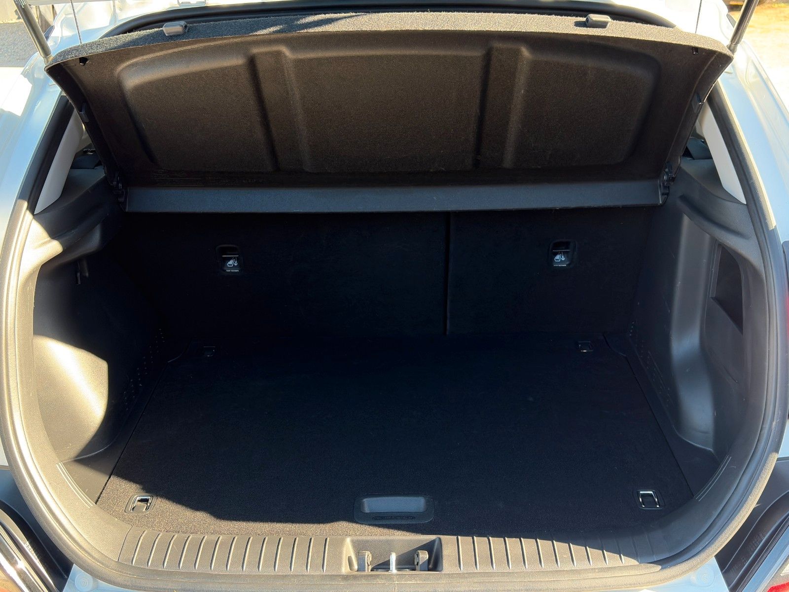 Fahrzeugabbildung Hyundai KONA E Select ACC PDC LFA LKA SHZ LHZ CarPlay