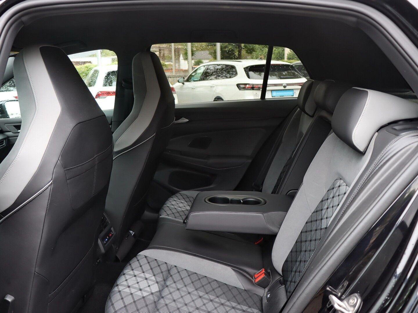 Volkswagen Golf VIII R-Line 1.5 TSI OPF LED/STANDHZ./NAVI/H, миниатюра 5