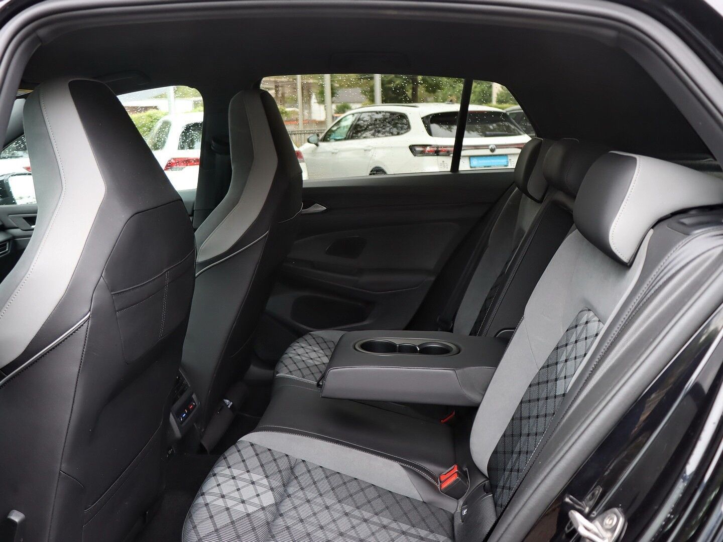Volkswagen Golf VIII R-Line 1.5 TSI OPF LED STANDHZ. NAVI H foto 5