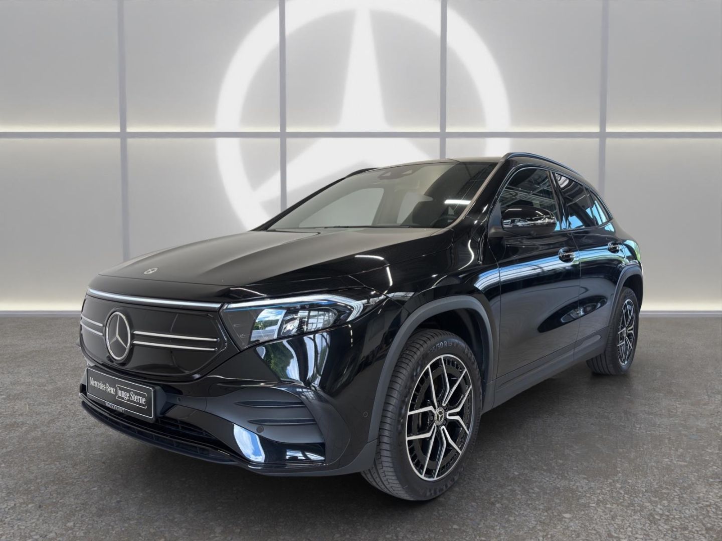 MERCEDES-BENZ EQA 300 4M AMG BUSIN+PANO+HUD+DIST+INNO-PAK+360°