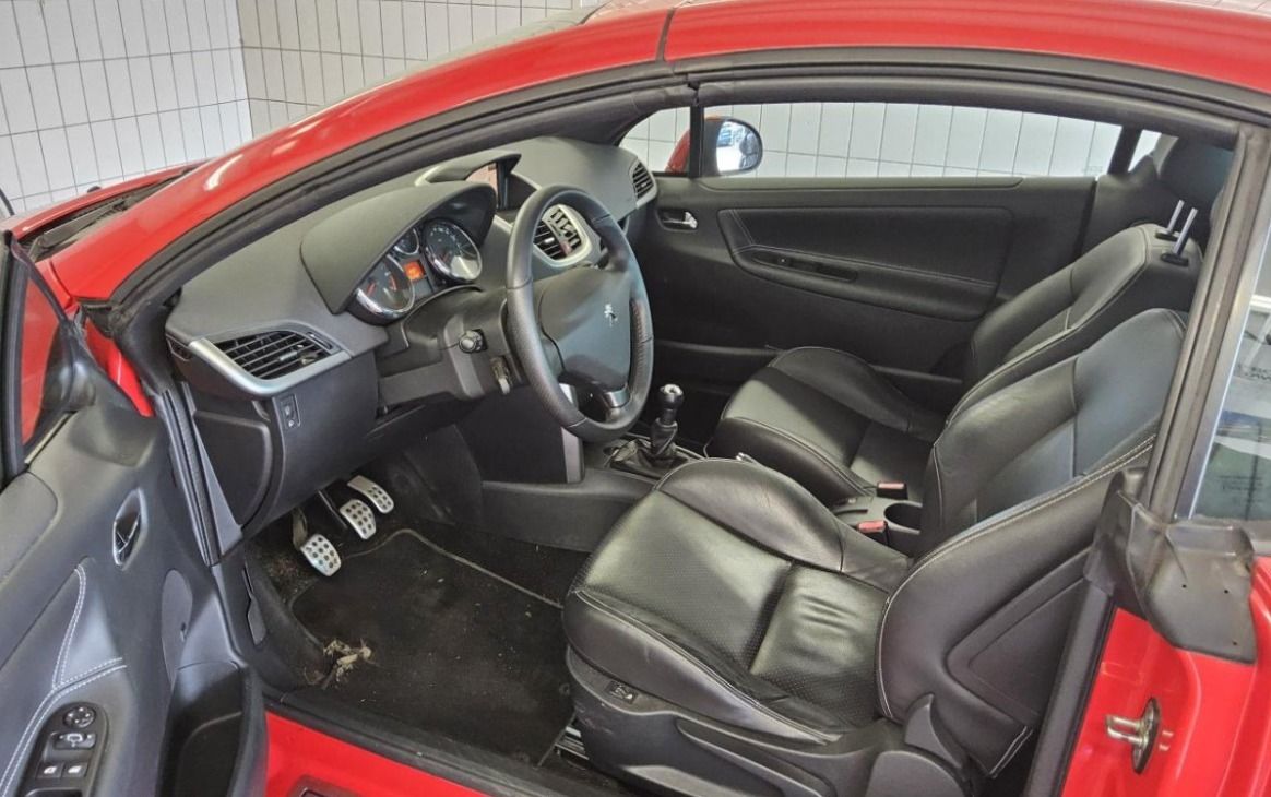 Fahrzeugabbildung Peugeot 207 CC 1.6 Roland Garros LEDER NAVIGATION 1.HAND