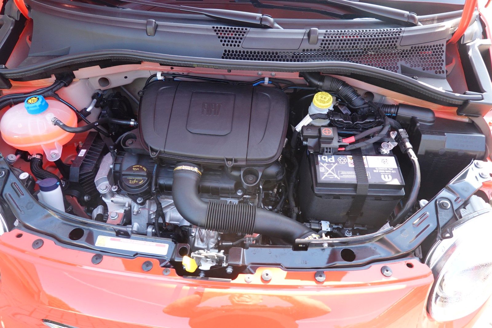 Fahrzeugabbildung Fiat 500 Hybrid  Dolcevita Orange