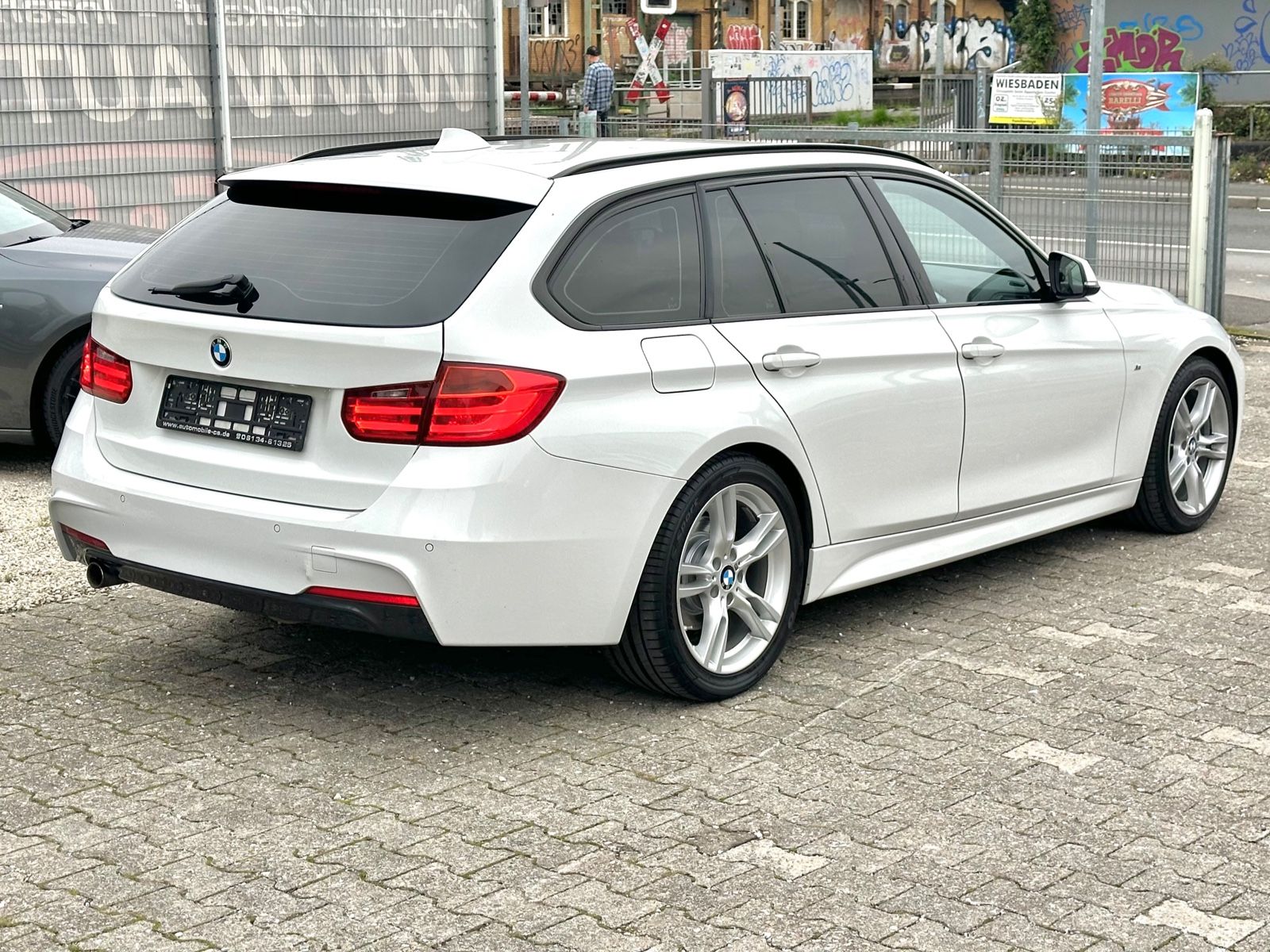 Fahrzeugabbildung BMW 318 d TOURING M SPORTPAKET*AUTOMATIK+AHK*