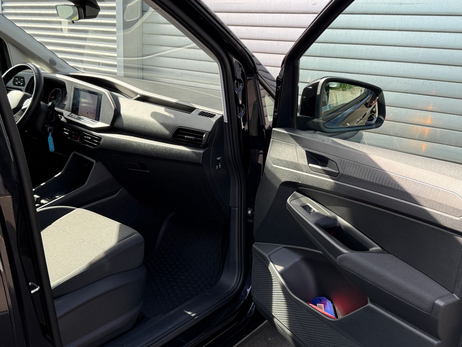 Fahrzeugabbildung Volkswagen Caddy 2.0 TDI DSG AHK DAB GRA Navi Kamera SHZ