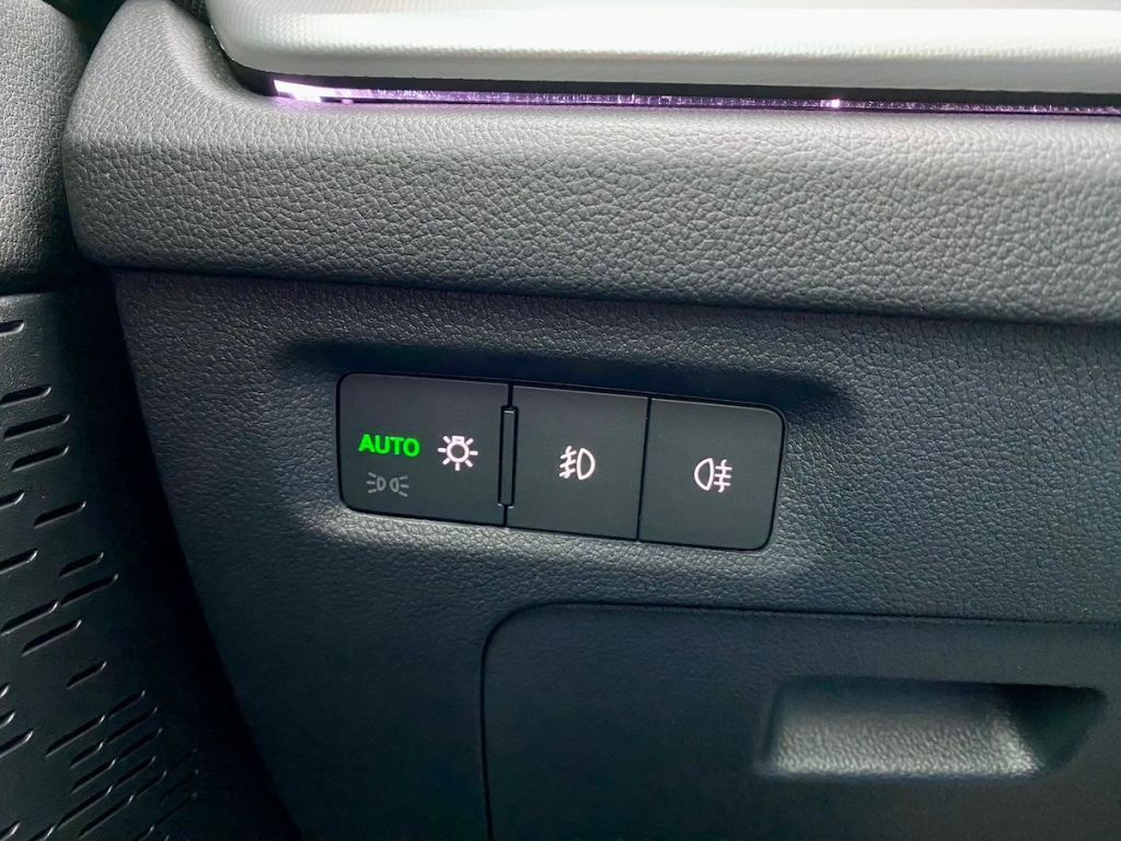 Fahrzeugabbildung SKODA Octavia Combi 2.0 TDI Style AAC NAVI LED HEAD UP