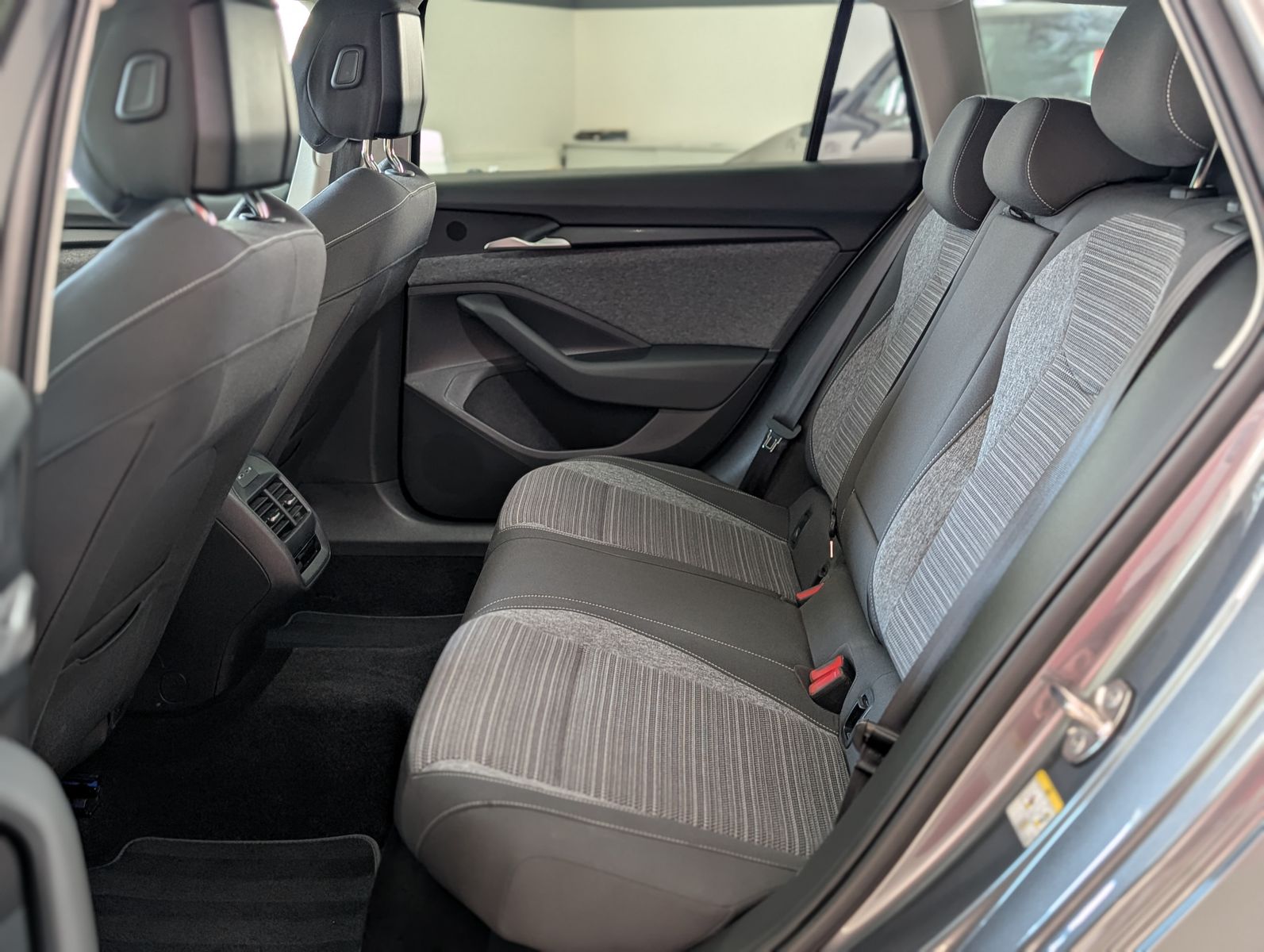 Fahrzeugabbildung SKODA Superb IV 2.0TDI DSG 4x4 MATRIX PANO NEUES MODEL