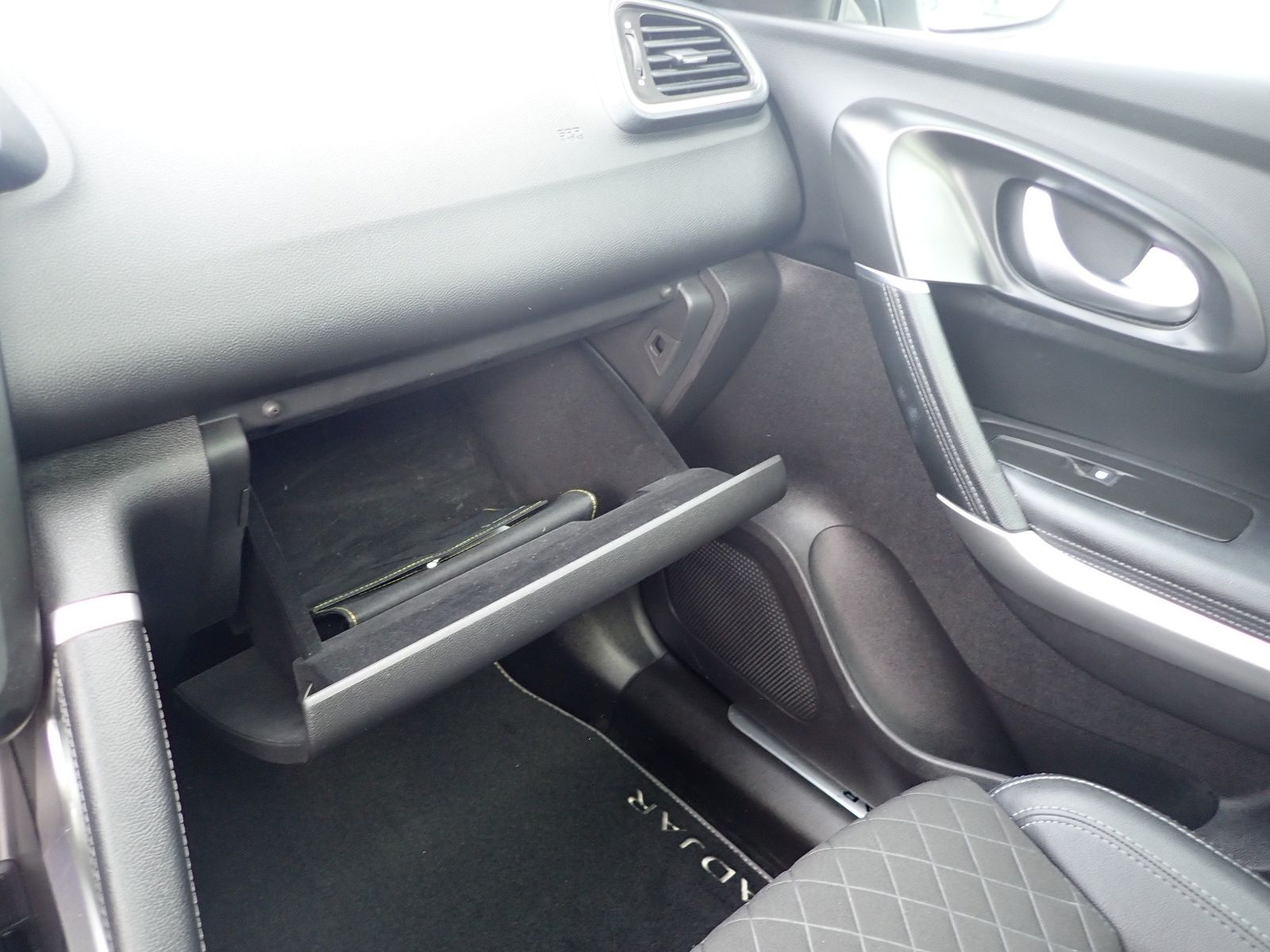 Fahrzeugabbildung Renault Kadjar TCe 160 EDC LIMITED/AUTOMATIK/SHZ/NAVI