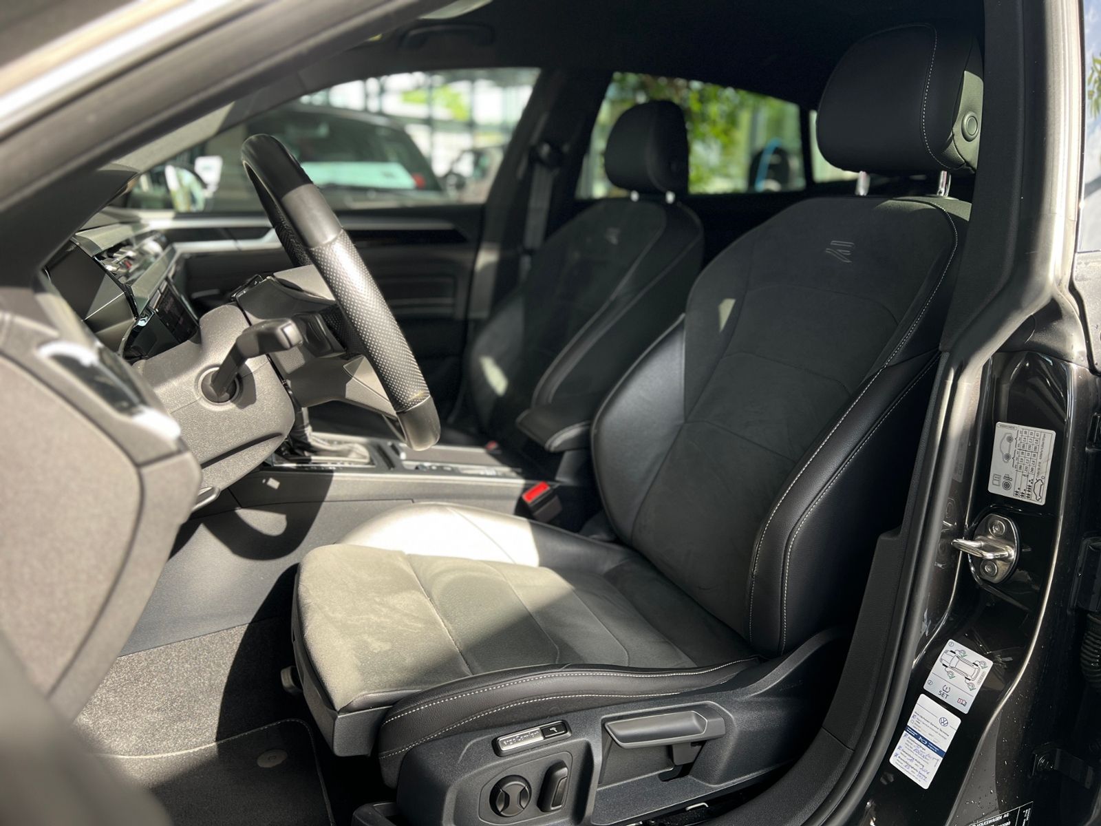 Fahrzeugabbildung Volkswagen Arteon R-Line Massage SHZ NAVI Full Link