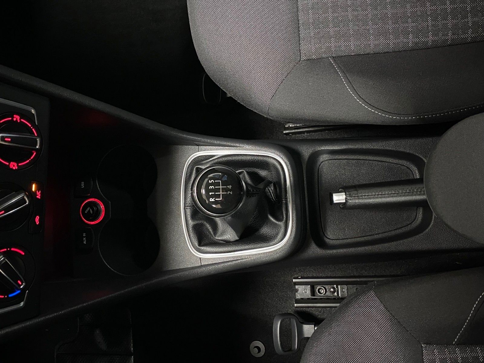 Fahrzeugabbildung Volkswagen Polo 1.2 TSI BMT Comfortline+Einparkhilfe+15"ALU