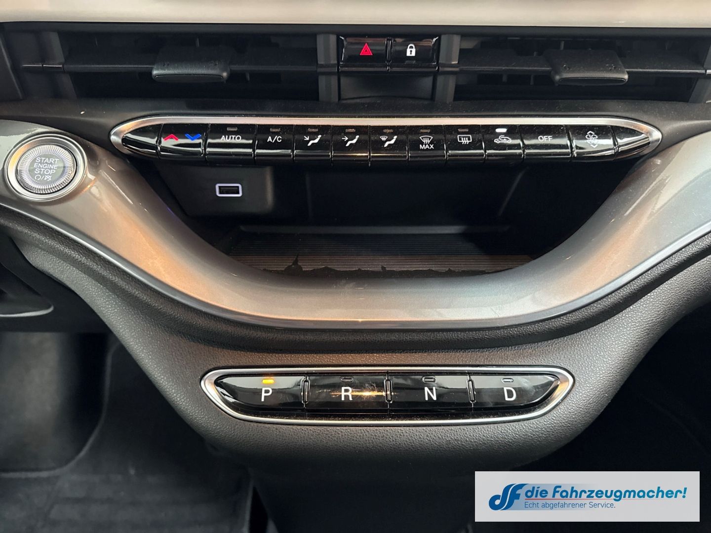 Fahrzeugabbildung Fiat 500e Apple CarPlay Android Auto Klimaautom Fahre