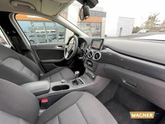 Fahrzeugabbildung Mercedes-Benz B 180 Navigationssystem Sitzheizung