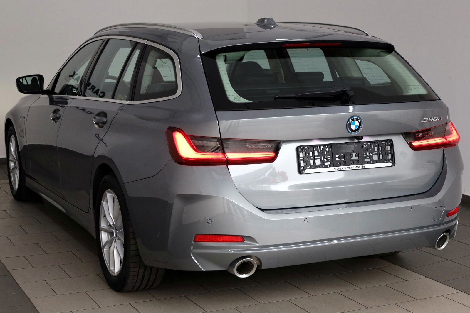 Fahrzeugabbildung BMW 330 e Touring,Leder,Navi,LED,Kamera,HUD, Curved