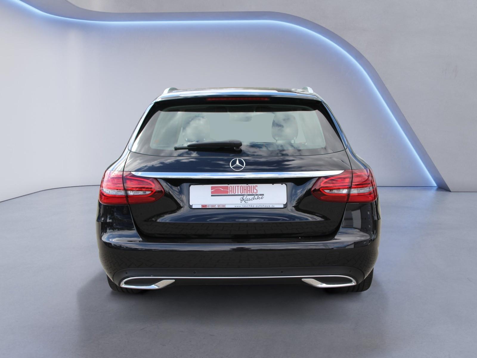 Mercedes-Benz C 180CGI Avantgarde /LED/AHK/ Kamera/ 83tkm