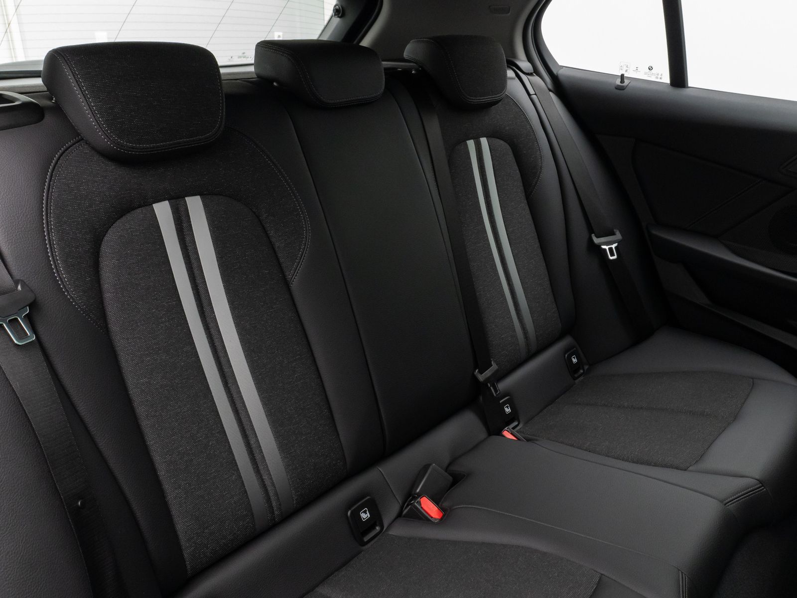 Fahrzeugabbildung BMW 118i Panorama Kamera Lenkrhzg DAB Komfort Sport