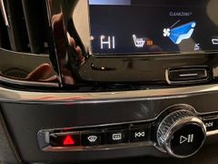 Fahrzeugabbildung Volvo V90 D3 Momentum NAVI/LED/LEDER/SHZ/CAM/PDC