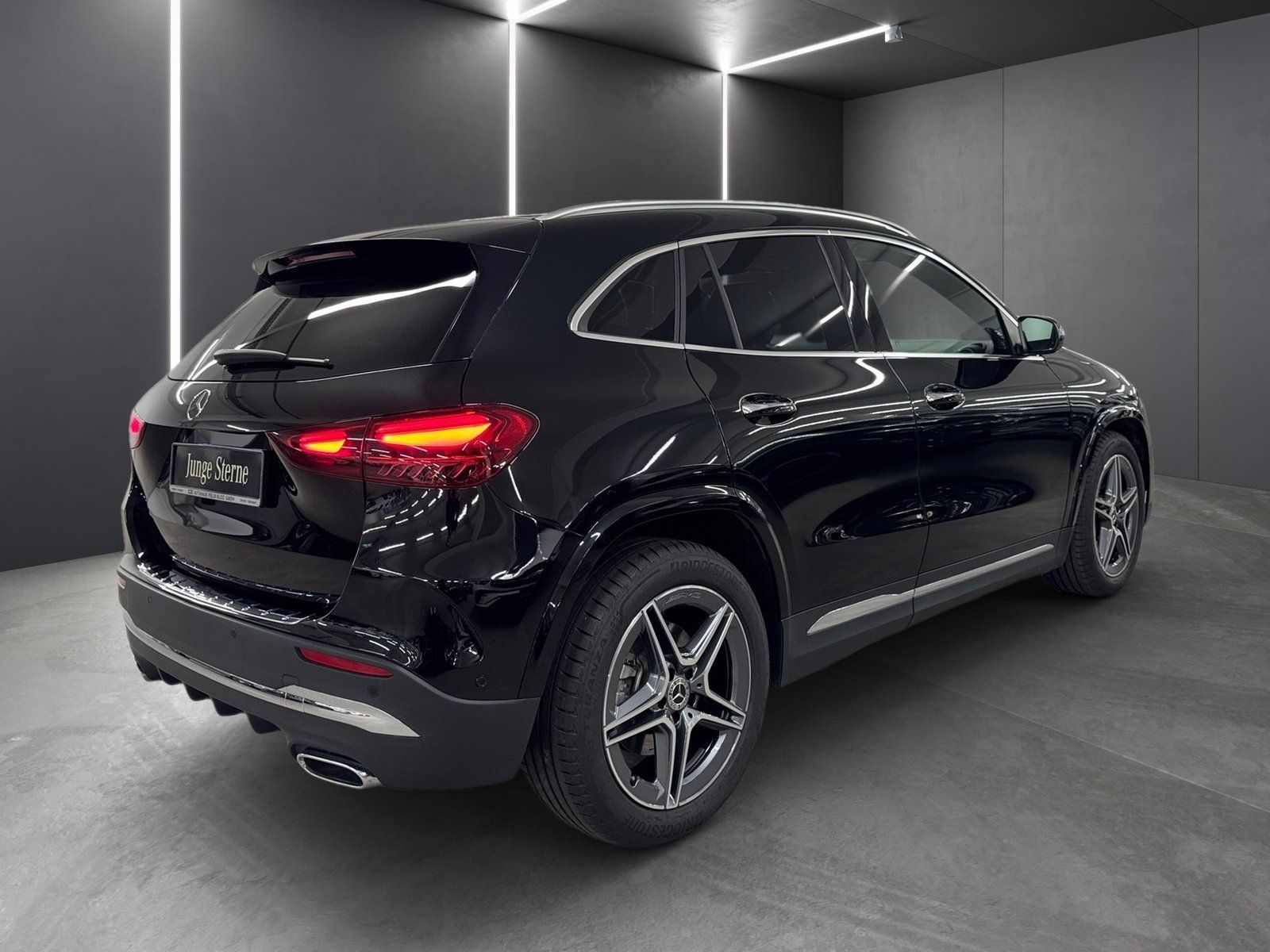 Fahrzeugabbildung Mercedes-Benz GLA 220 4M AMG*STDHZG*Totwi*LED*EasyPack*CarPlay