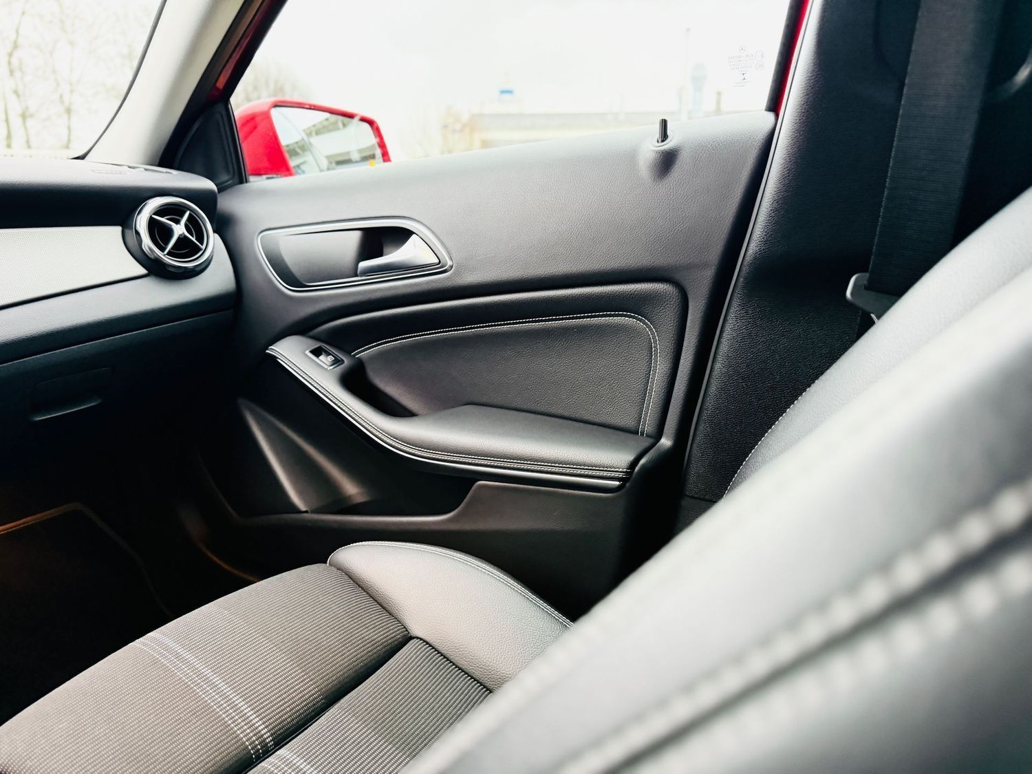 Fahrzeugabbildung Mercedes-Benz GLA 180 URBAN, Autom., Standh, LED, 360°, Navi,