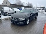 Volkswagen Passat 2.0 TDI SCR 140kW DSG Comfortl. Variant - Volkswagen Passat: Unfallwagen