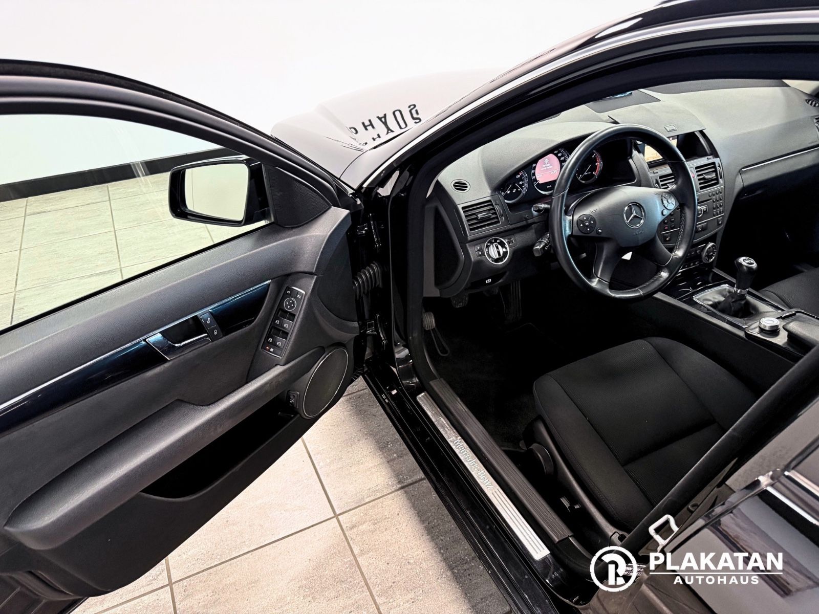 Fahrzeugabbildung Mercedes-Benz C 180 CDI T-Model Bi-Xenon AHK MB-Service EXPORT
