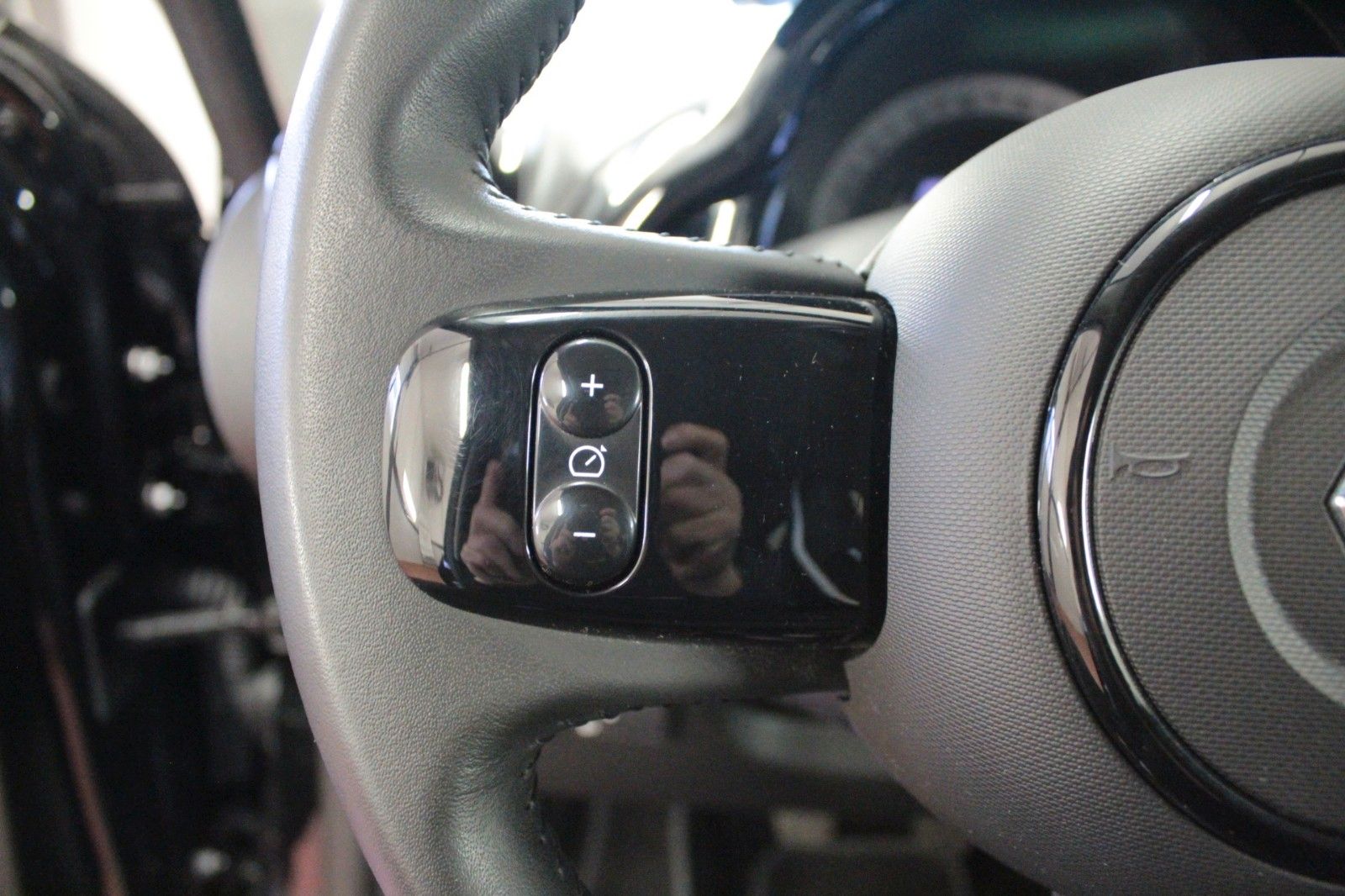 Fahrzeugabbildung Renault Twingo SCe 65 Urban Night *Easy Link*15157*