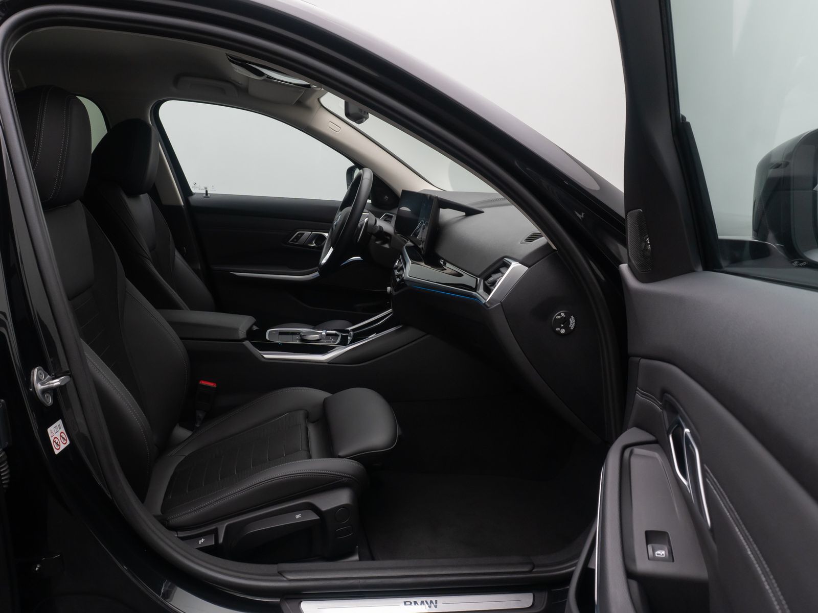 Fahrzeugabbildung BMW 320e DAB Kamera Alarm H/K Sport Leder Komfort