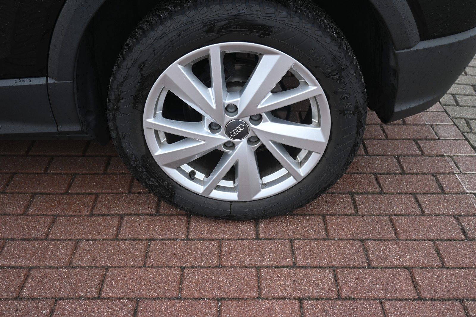 Fahrzeugabbildung Audi Q2 30 1.0 TFSI PDC*RFK*SHZG*LED*Allwetter*