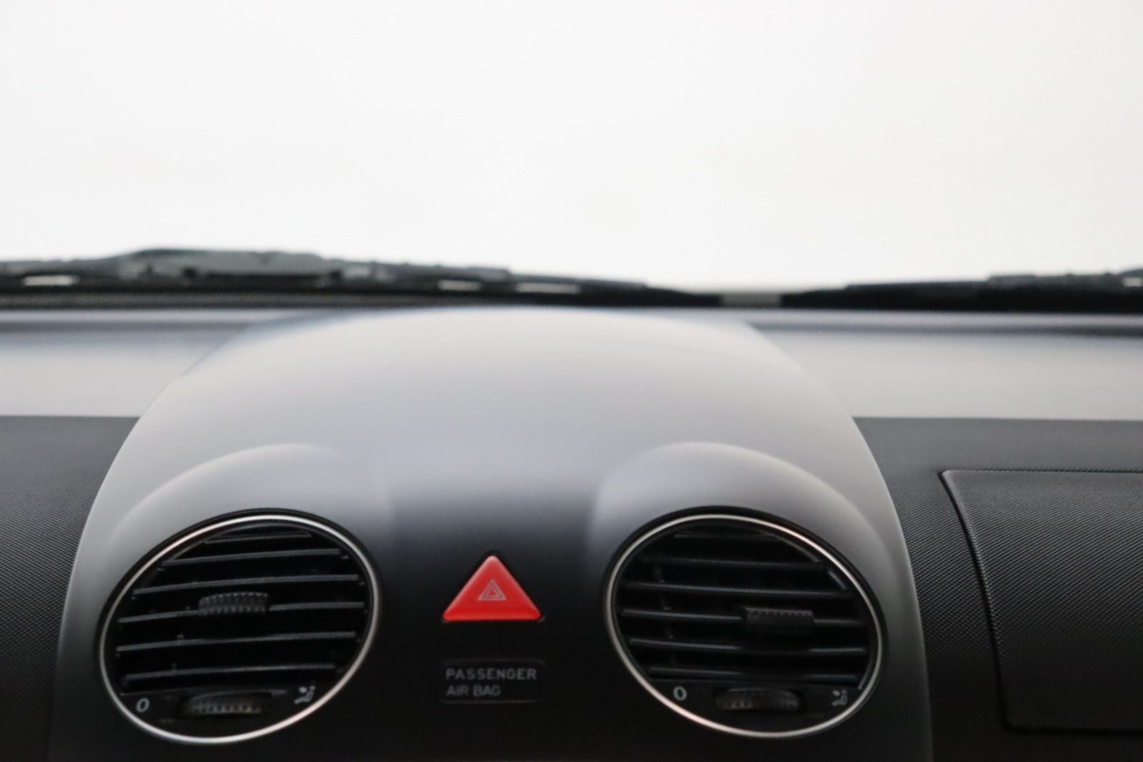 Fahrzeugabbildung Volkswagen New Beetle 2.0 * Sitzhzg. * Klima * HU/AU 07.27