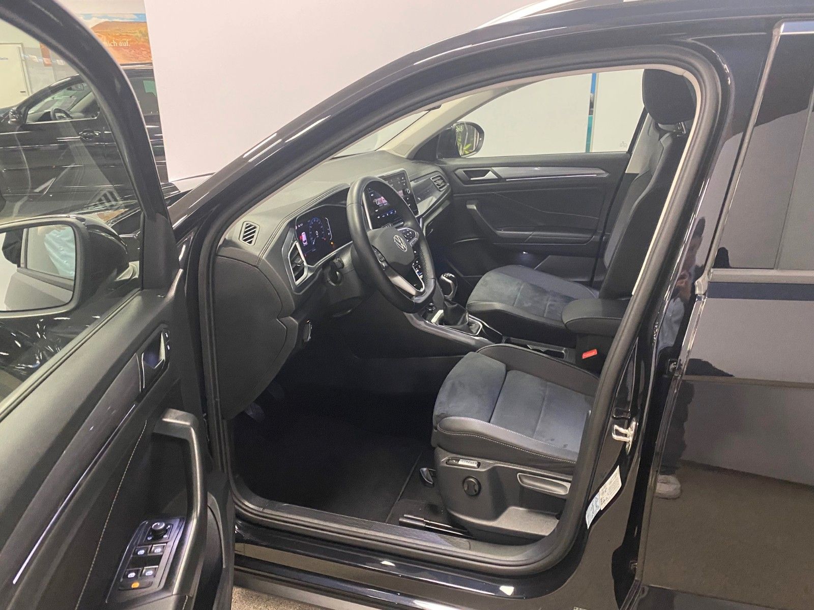 Fahrzeugabbildung Volkswagen T-Roc 1.5 TSI Style+NAVI+1.HAND+AHK+LED Plus+ACC