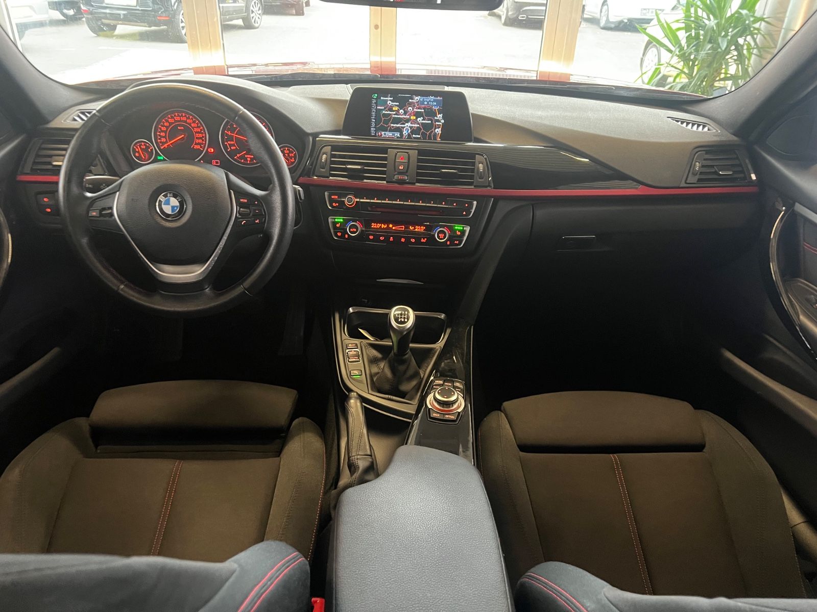 Fahrzeugabbildung BMW 316 i Touring F31 Sportline *NAVI *MELBOURNEROT
