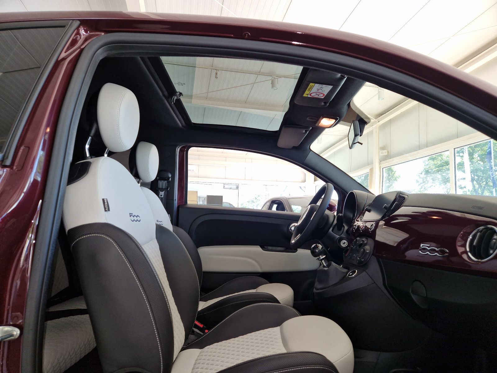 Fahrzeugabbildung Fiat 500 1.0 GSE Hybrid DOLCEVITA Pano, PDC, 16" Alu