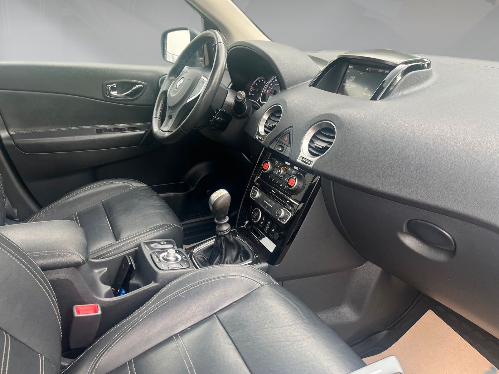 Renault Koleos dCi 175 FAP 4x4 Night and Day – Bild 9