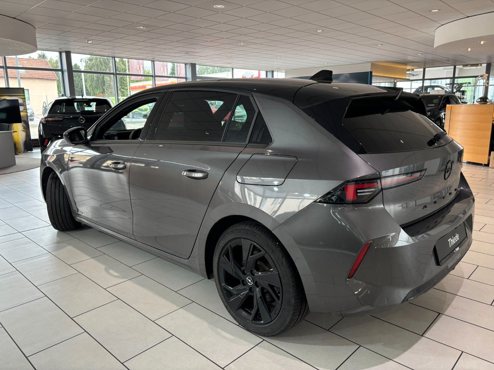 Fahrzeugabbildung Opel Astra L Lim. 1.6 HYBRID ULTIMATE NAVI/360°/SPORT