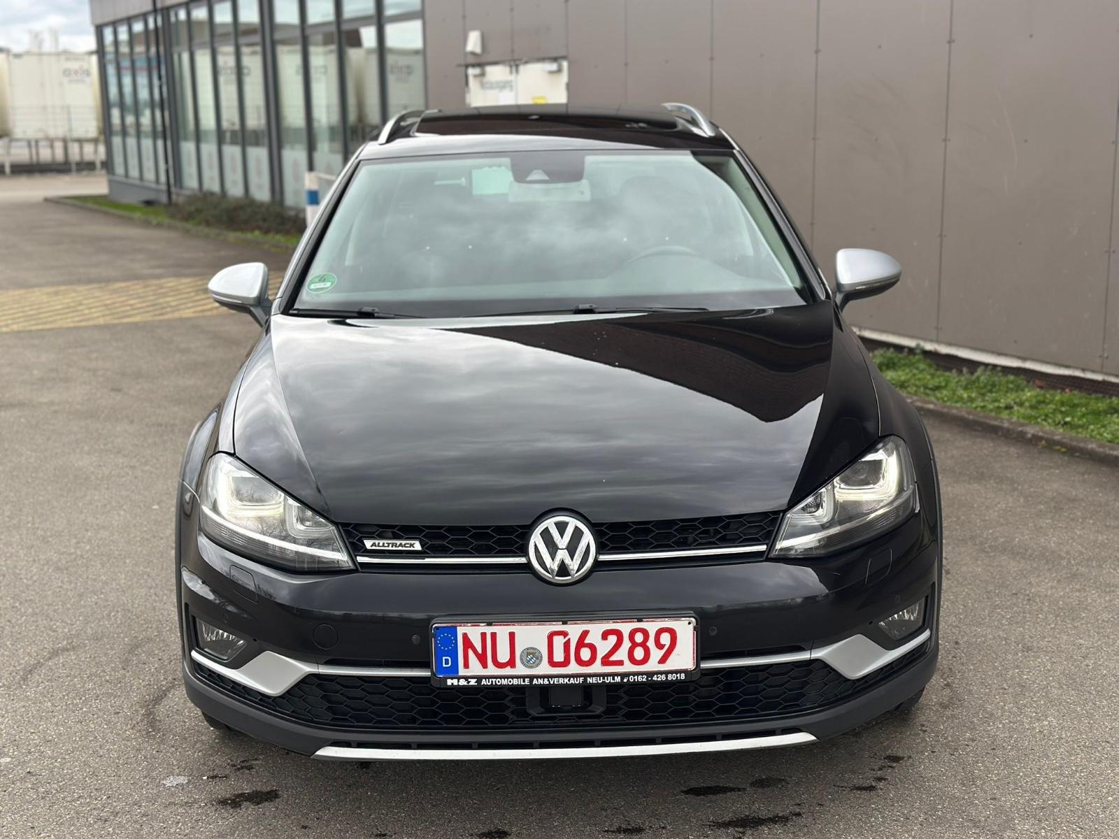 Volkswagen Golf 2015 — rear view