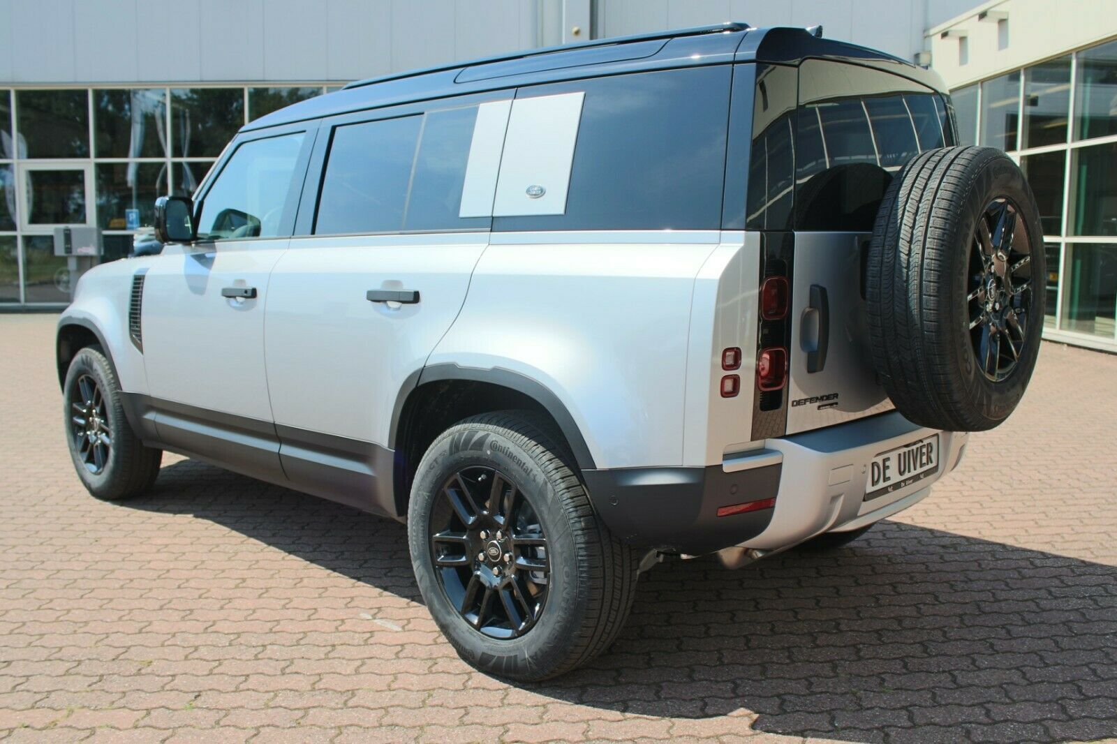 Land Rover Defender 110 S D240 7-Sitze imagem 2