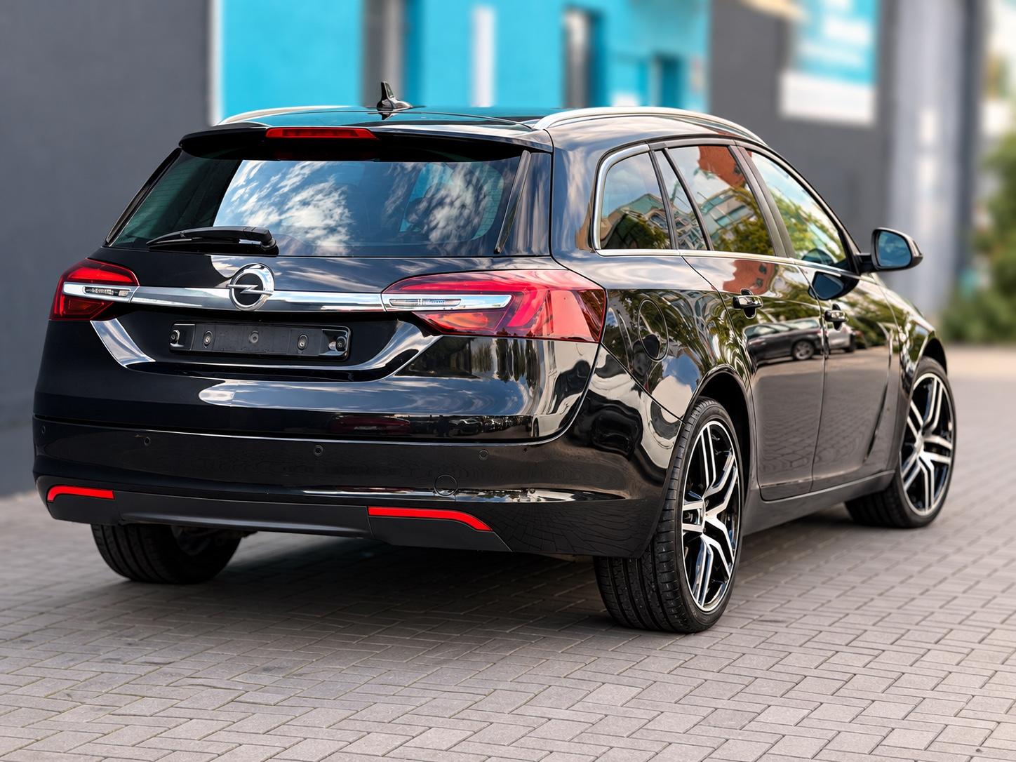 Opel Insignia ST 140*BiXenon*Sitzhz*AHK*ZR Neu*PDC*1A