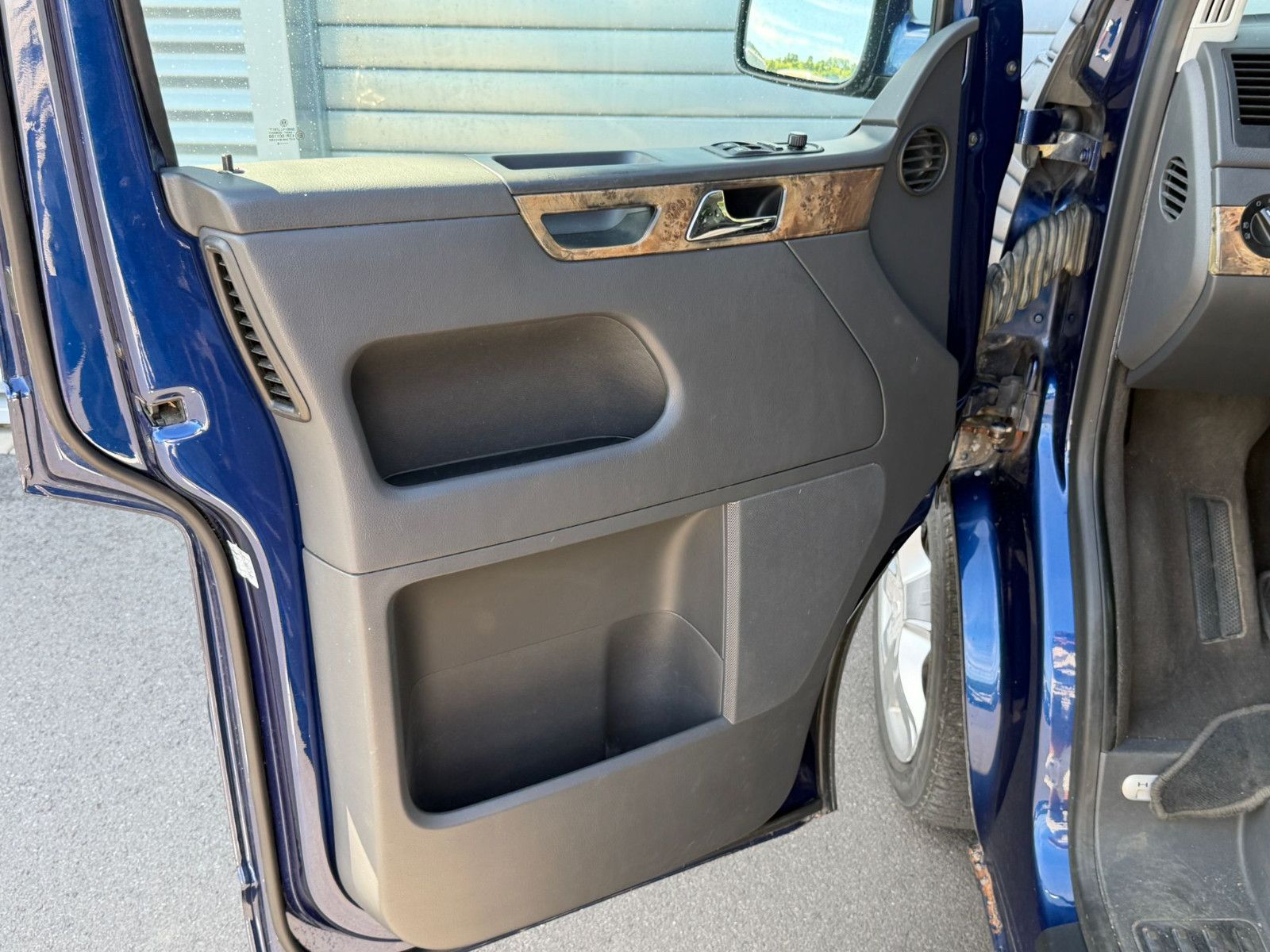 Fahrzeugabbildung Volkswagen T5 Multivan Highline Aut Leder Xenon Sthz PDC