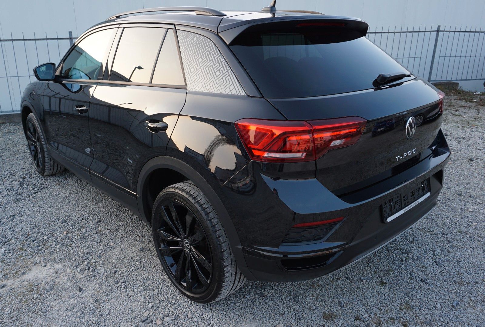 Fahrzeugabbildung Volkswagen T-Roc Sport 4Motion, Kamera, Navi, Pano, Black